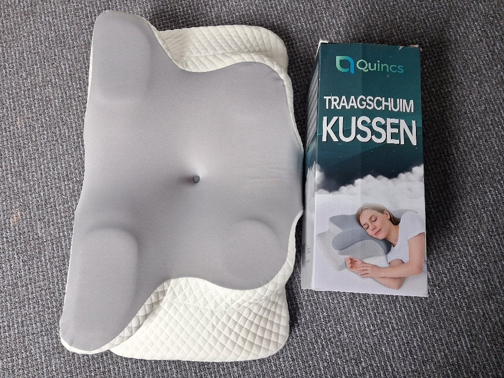Ergonomische vlinderkussen traagschuim Quincs 10 euro, Ophalen, Eenpersoons, Wit, Zo goed als nieuw