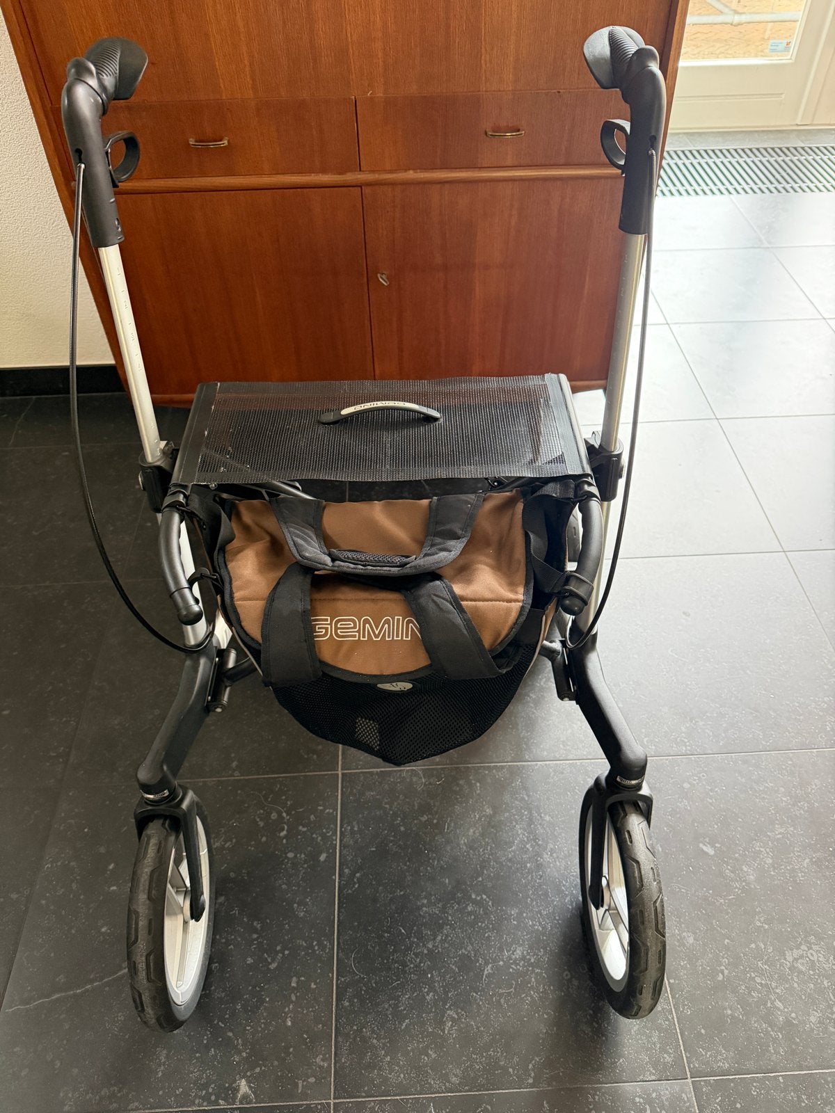 Rollator Gemino 60 in nieuwstaat, Ophalen, Opvouwbaar, Zo goed als nieuw