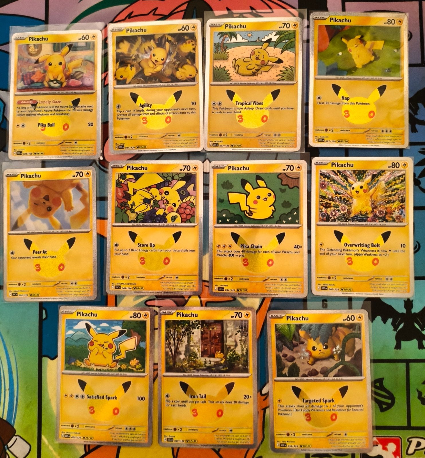 Pikachu Set Collectie (11) van 30th Celebration Anniversary, Hobby en Vrije tijd, Verzenden, Zo goed als nieuw, Meerdere kaarten