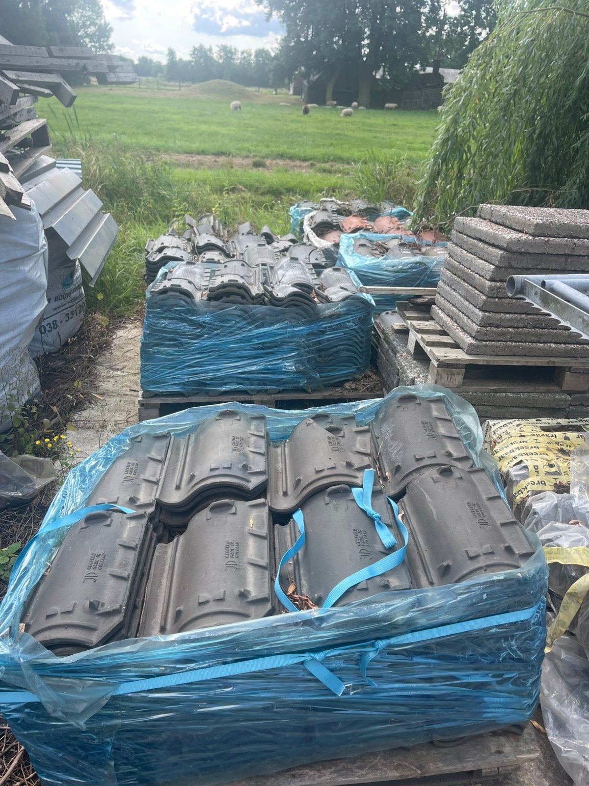 Dakpannen. Meer dan 1000 stuks, Ophalen, Steen of Klei, Zo goed als nieuw, 15 m² of meer