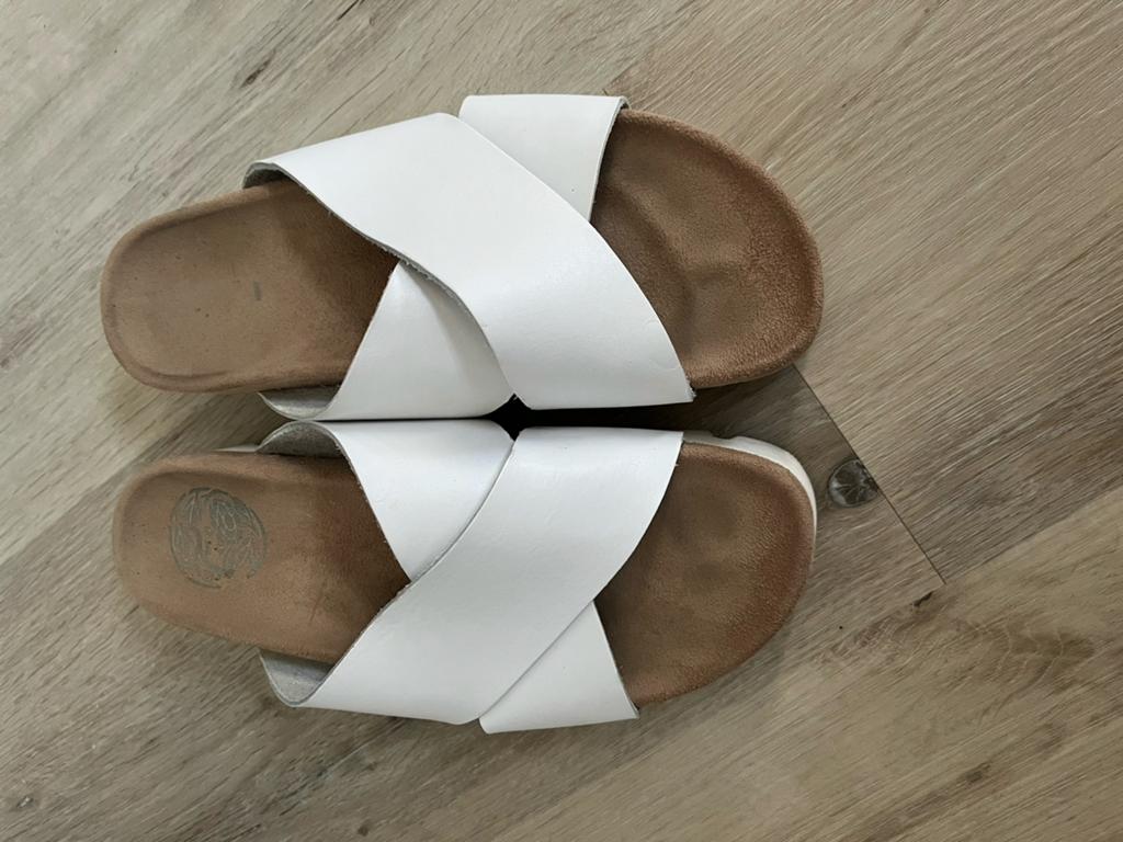 Wit leren slippers met plateauzool, Slippers, Verzenden, Wit, Zo goed als nieuw