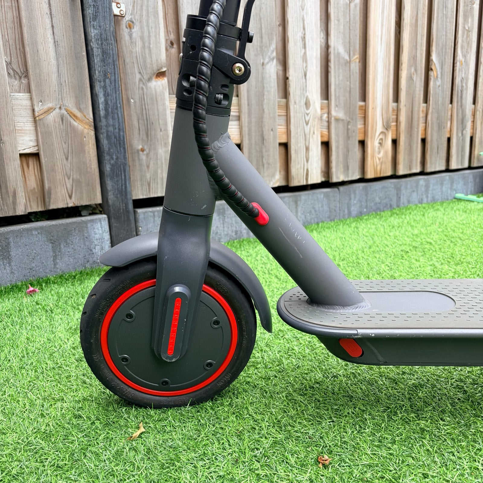 Elektrische step met extra binnenband en oplader, Fietsen en Brommers, Steps, Ophalen of Verzenden, Gebruikt, Elektrische step (E-scooter)