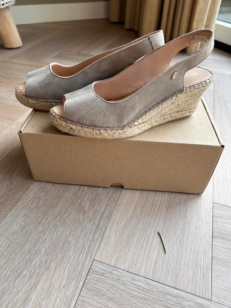Espadrille suede Fred de la Bretoniere - maat 39, Ophalen, Zo goed als nieuw, Beige