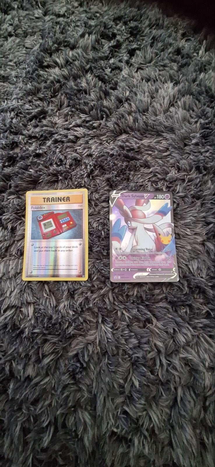 Pokémon Kaarten: Pokedex Trainer & Dark Sylveon V, Hobby en Vrije tijd, Ophalen of Verzenden, Gebruikt, Meerdere kaarten, Foil