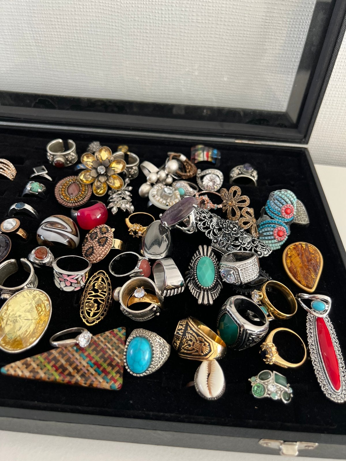 Partij van 58 ringen zie de foto, Sieraden, Tassen en Uiterlijk, 18 tot 19, Ophalen of Verzenden, Zo goed als nieuw, Dame