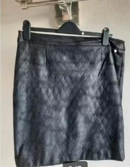 emma zwarte lederlook rok college style, Zwart, Ophalen of Verzenden, Zo goed als nieuw, Knielengte