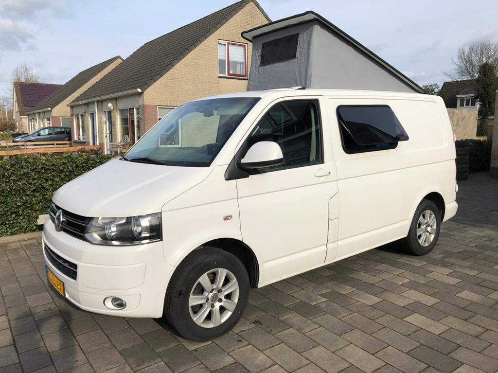 Volkswagen 2012 Wit camper inrichting, Auto's, Volkswagen, Voorwielaandrijving, Euro 5, 241 €/maand, 7 stoelen