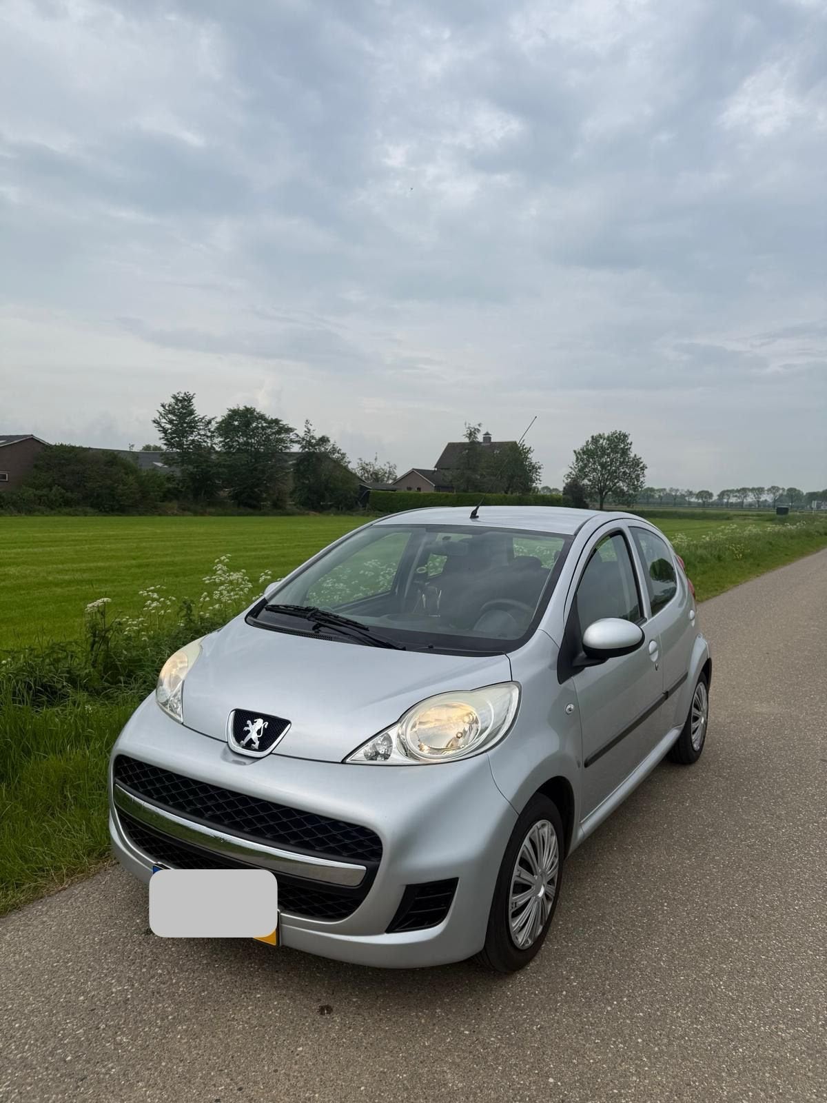 Peugeot 107 - 1.0 - 5 deurs - 2009, Auto's, Elektrische ramen, Handgeschakeld, Particulier, Zilver of Grijs