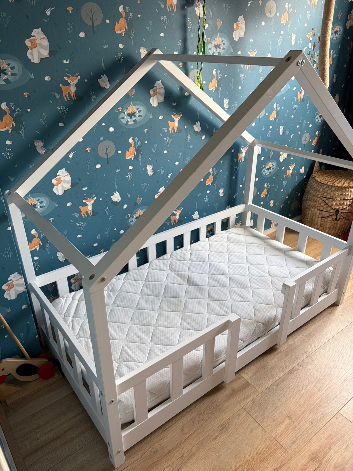 Huisjes bed kleuter, Kinderen en Baby's, Kinderkamer | Bedden, Ophalen, Minder dan 140 cm, 70 tot 85 cm, Matras