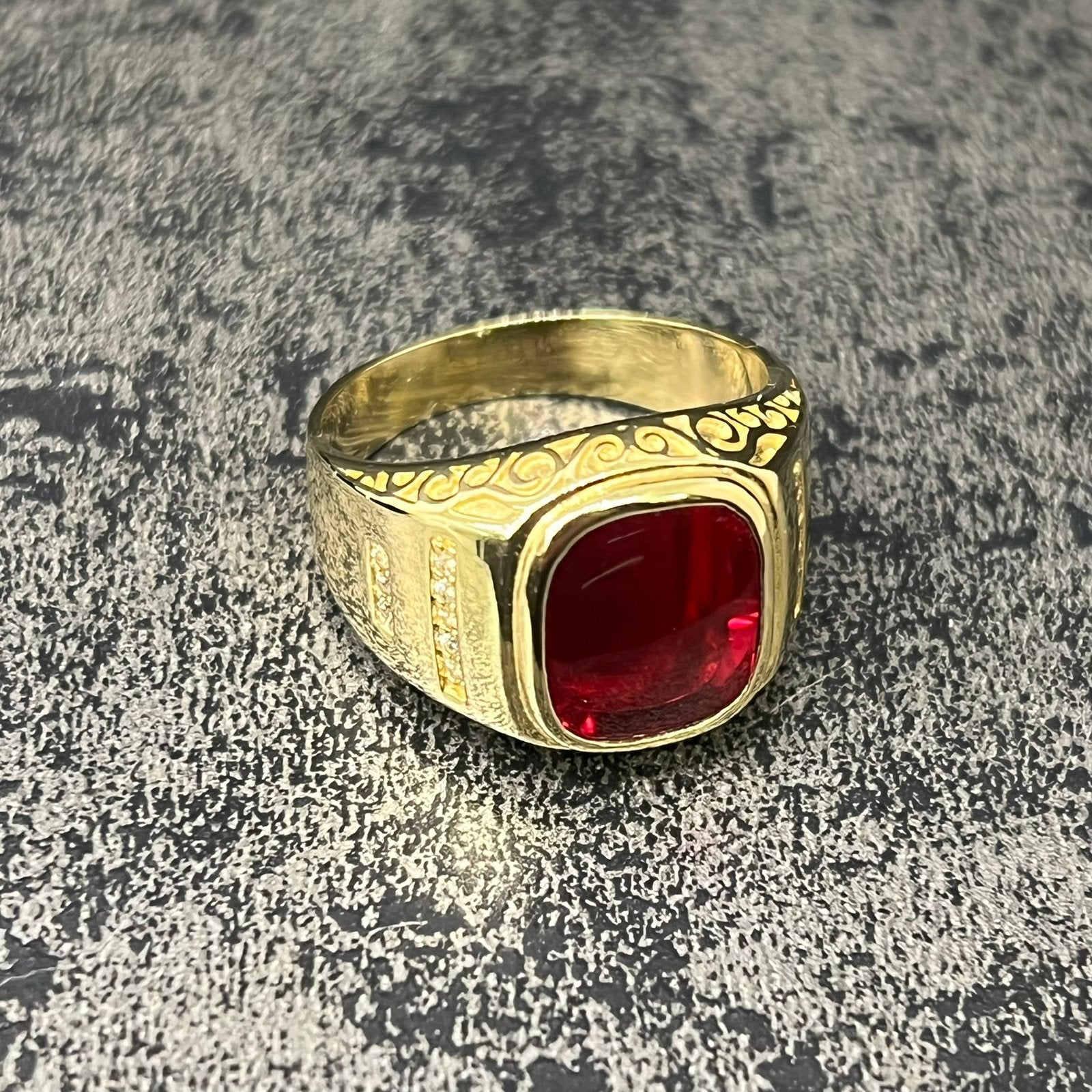 14k gouden ring heren robijn rood steen, 20 of groter, Ophalen of Verzenden, Zo goed als nieuw, Dame