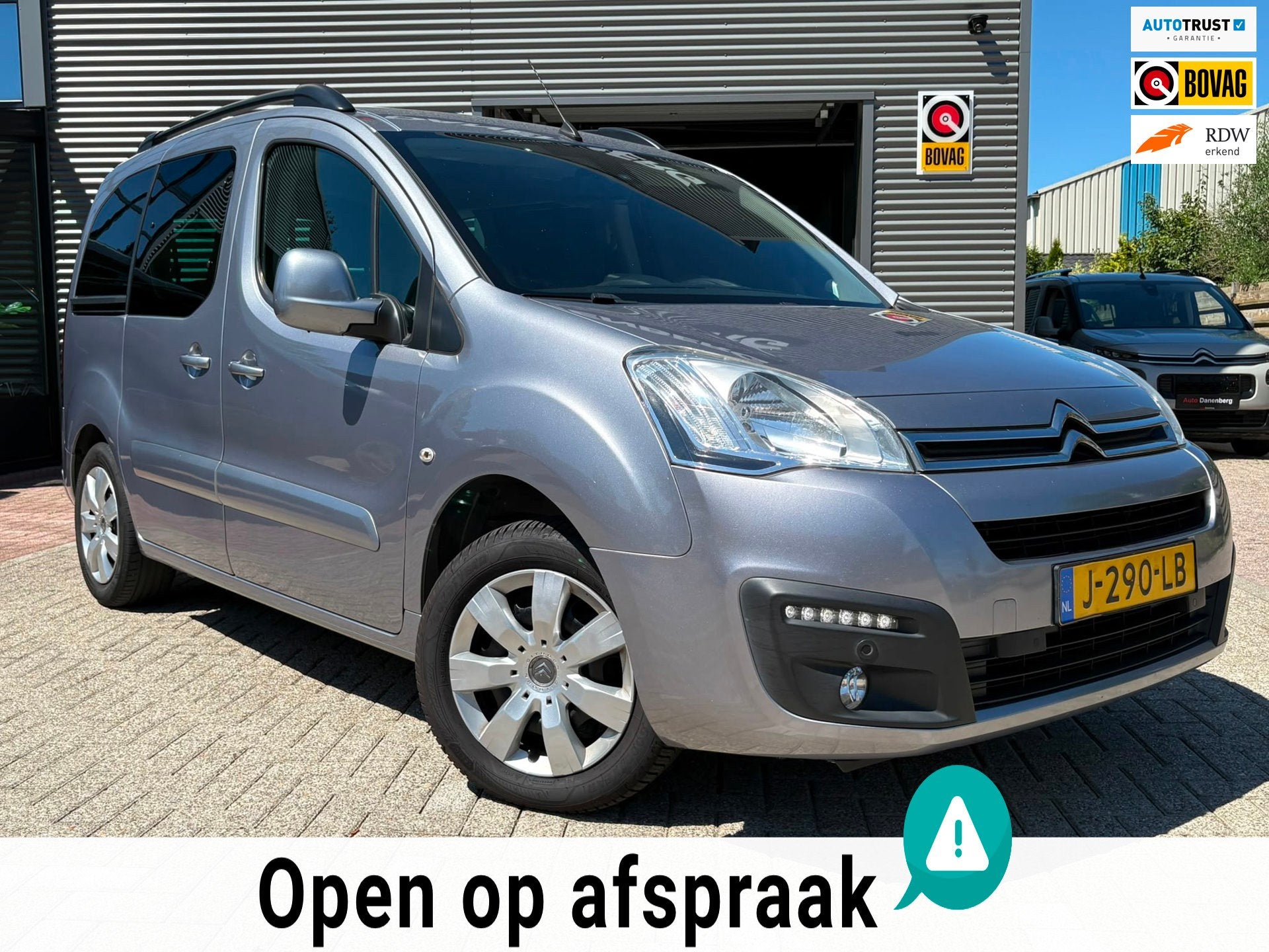 Citroen Berlingo 1.2 PureTech XTR CAMERA,TREKHAAK,NIEUWE-APK, Auto's, Voorwielaandrijving, Stof, Gebruikt, 1199 cc