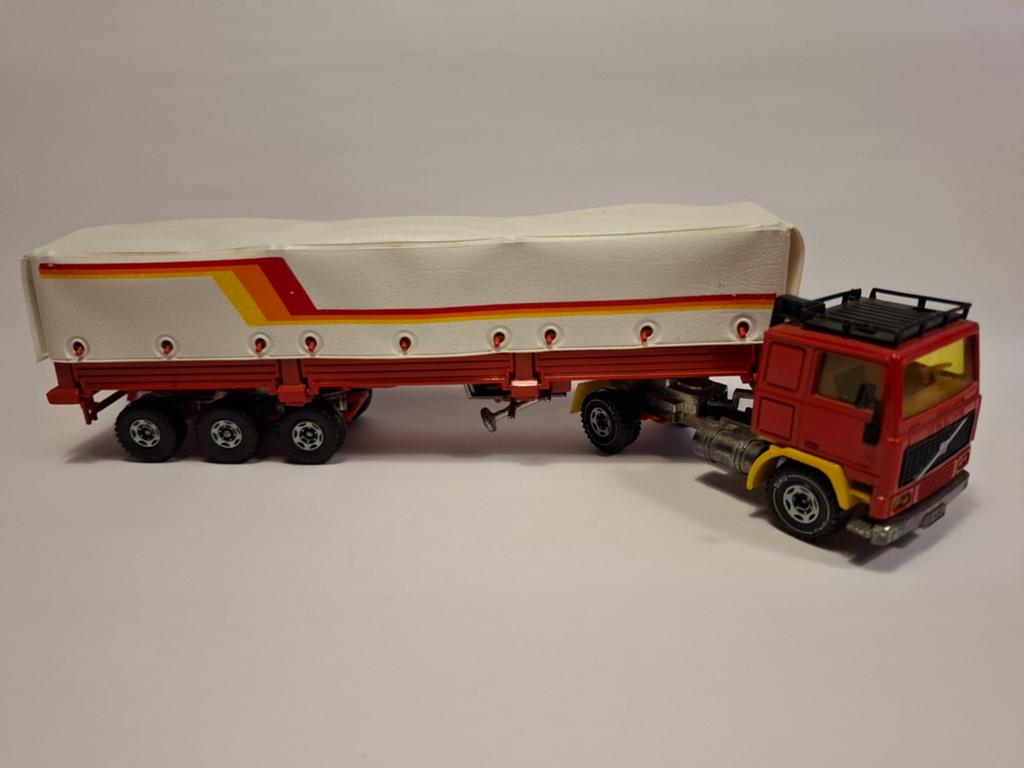 Siku Volvo F10 Turbo 6 met aanhanger en zeil, Ophalen of Verzenden, Zo goed als nieuw, Bus of Vrachtwagen