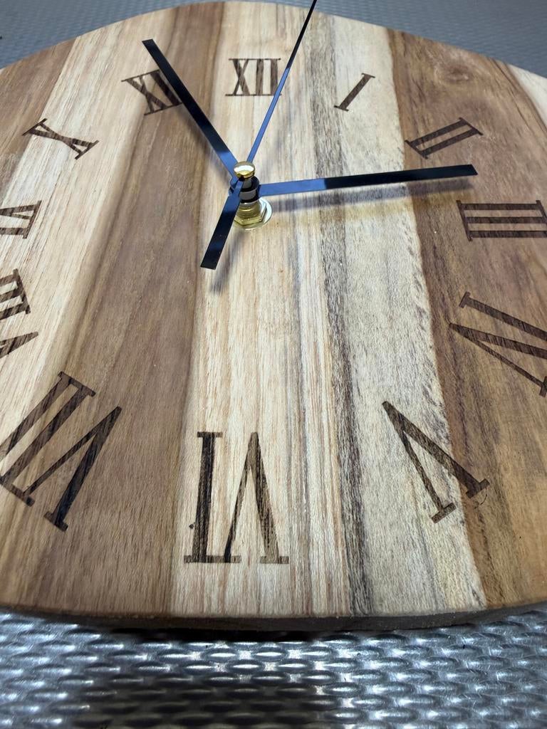 Massief Teakhouten Wandklok - Stil Uurwerk - Handgemaakt, Ophalen of Verzenden, Nieuw, Analoog, Wandklok