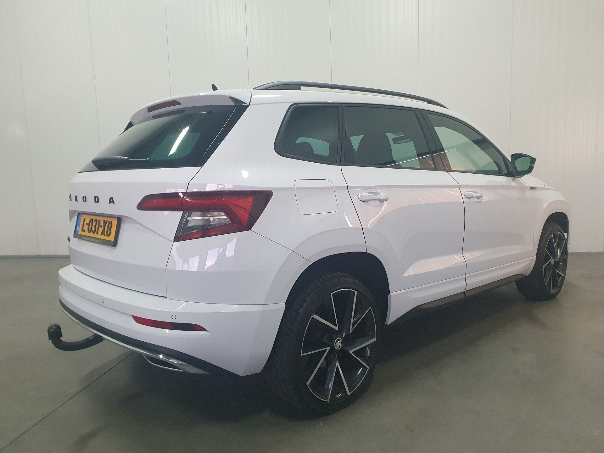 Skoda Karoq 1.5 TSI ACT Sportline Business TREKH/CARPLAY/PDC, Stof, 4 cilinders, Wit, Karoq