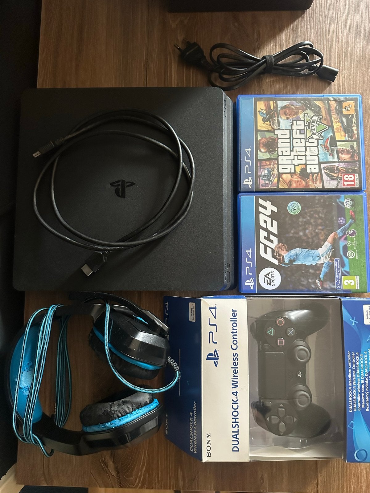 PlayStation 4 Slim met controller 1TB, headset en 2 games, Spelcomputers en Games, Ophalen, Met games, Zo goed als nieuw, 1 TB
