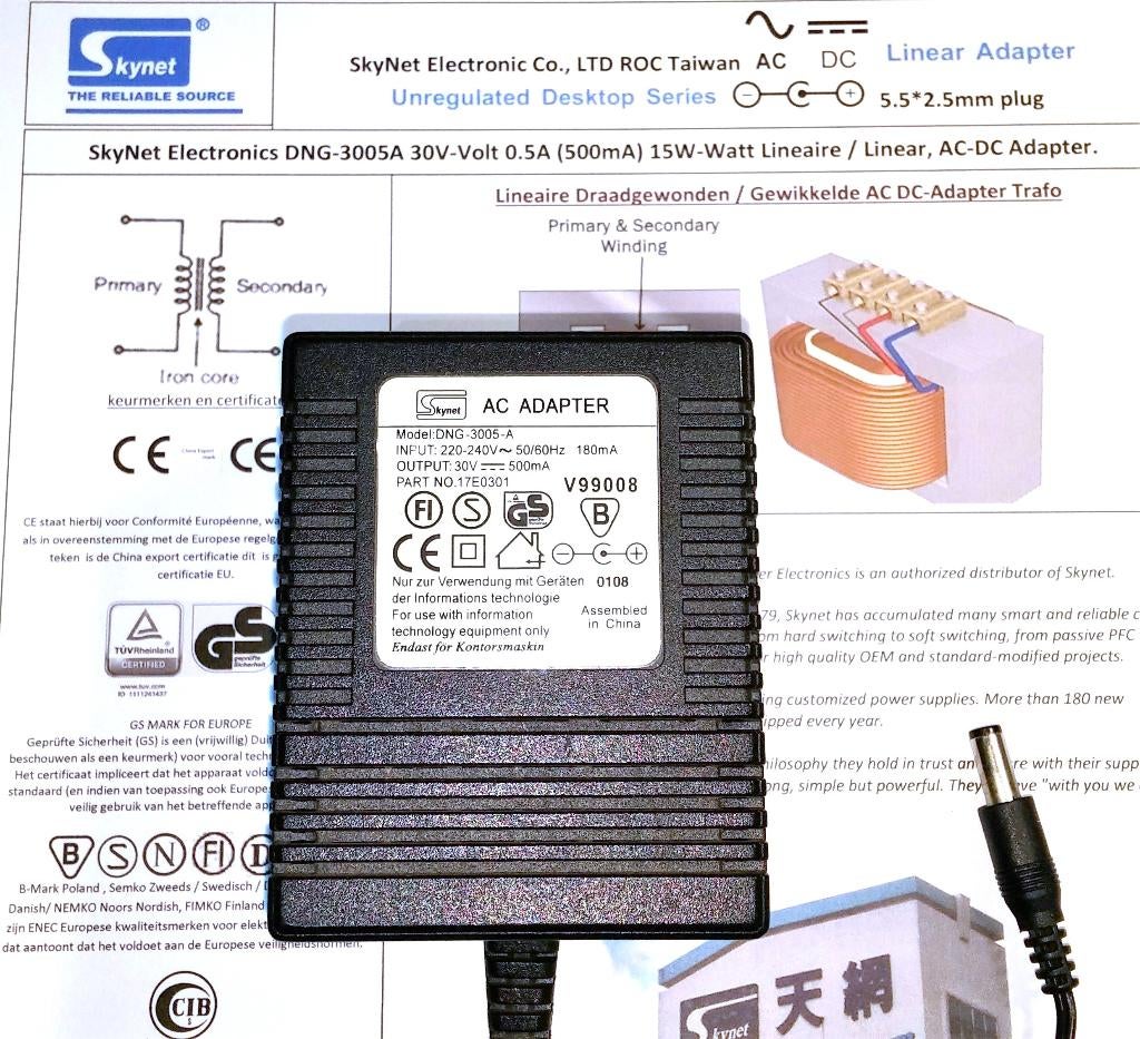 SkyNet DNG-3005A 30V 0.5A 15W Lineaire AC Adapter 2.5x5.5mm, Computers en Software, Pc- en Netwerkkabels, Zo goed als nieuw, Ophalen of Verzenden
