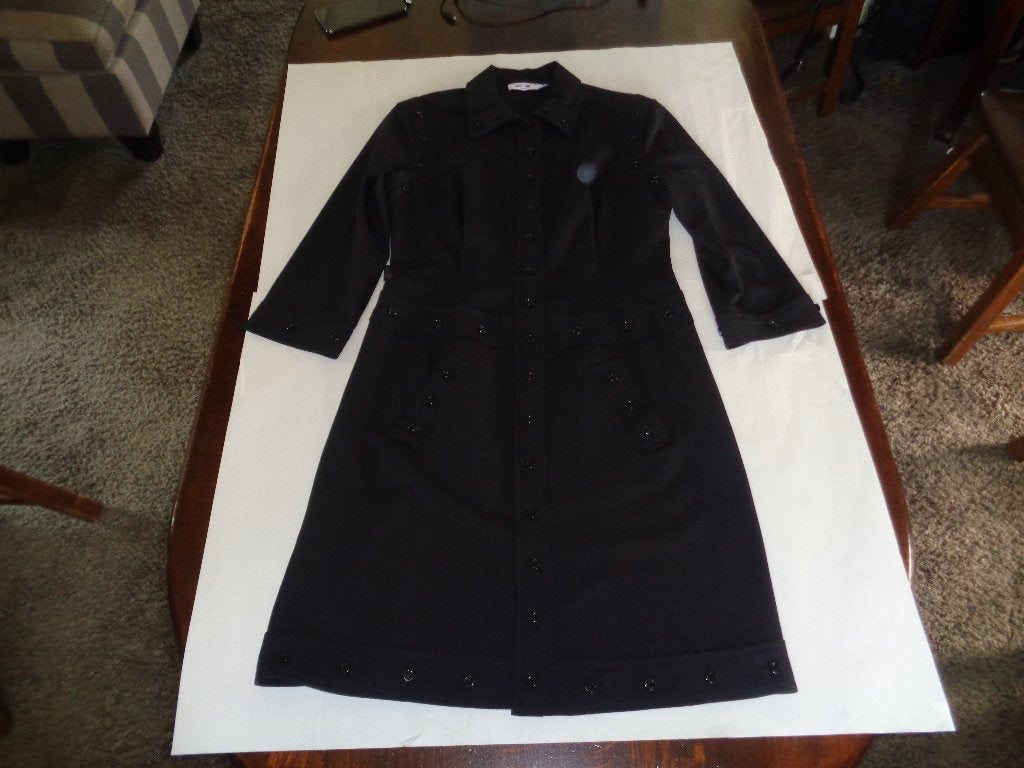 MOSCHINO zwart jurkje afgezet met vele knoopjes, Verzenden, Zwart, Maat 42/44 (L), Nieuw
