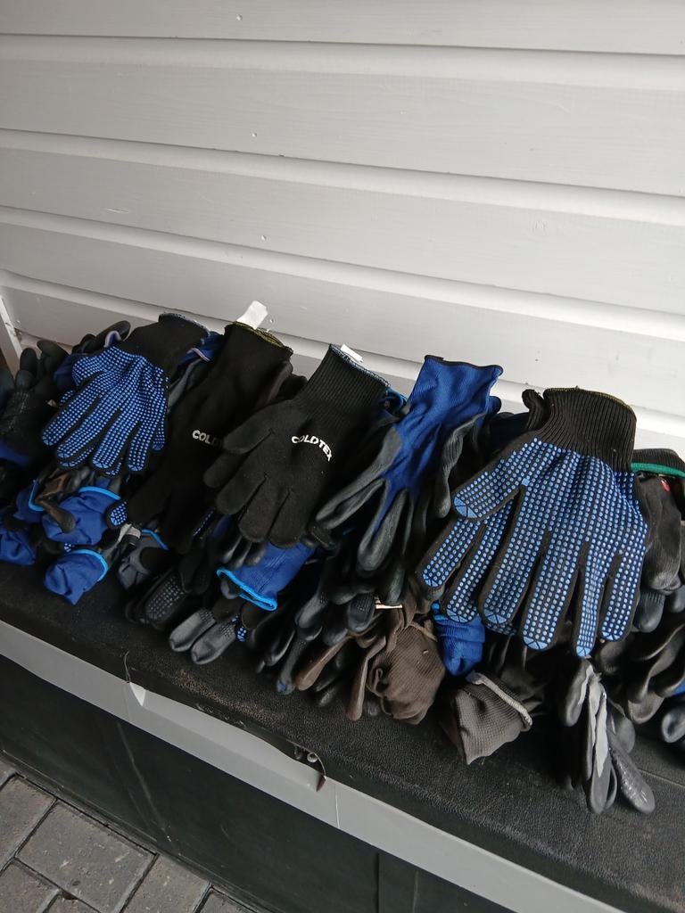 95 paar werkhandschoenen in diverse maten, schoon, Ophalen, Zo goed als nieuw, Handschoenen