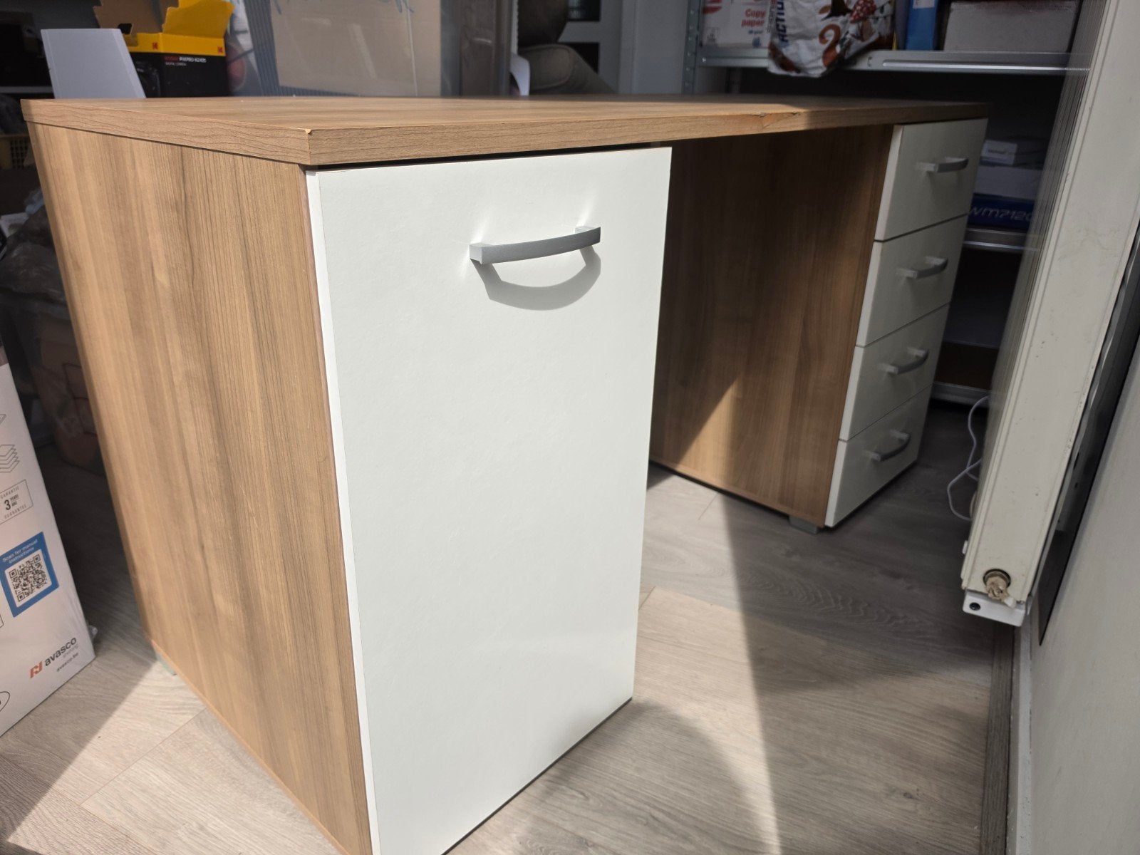 Praktisch bureau met opbergruimte - 140x75x60cm, Ophalen, Met lades, Gebruikt, Spaanplaat of MDF