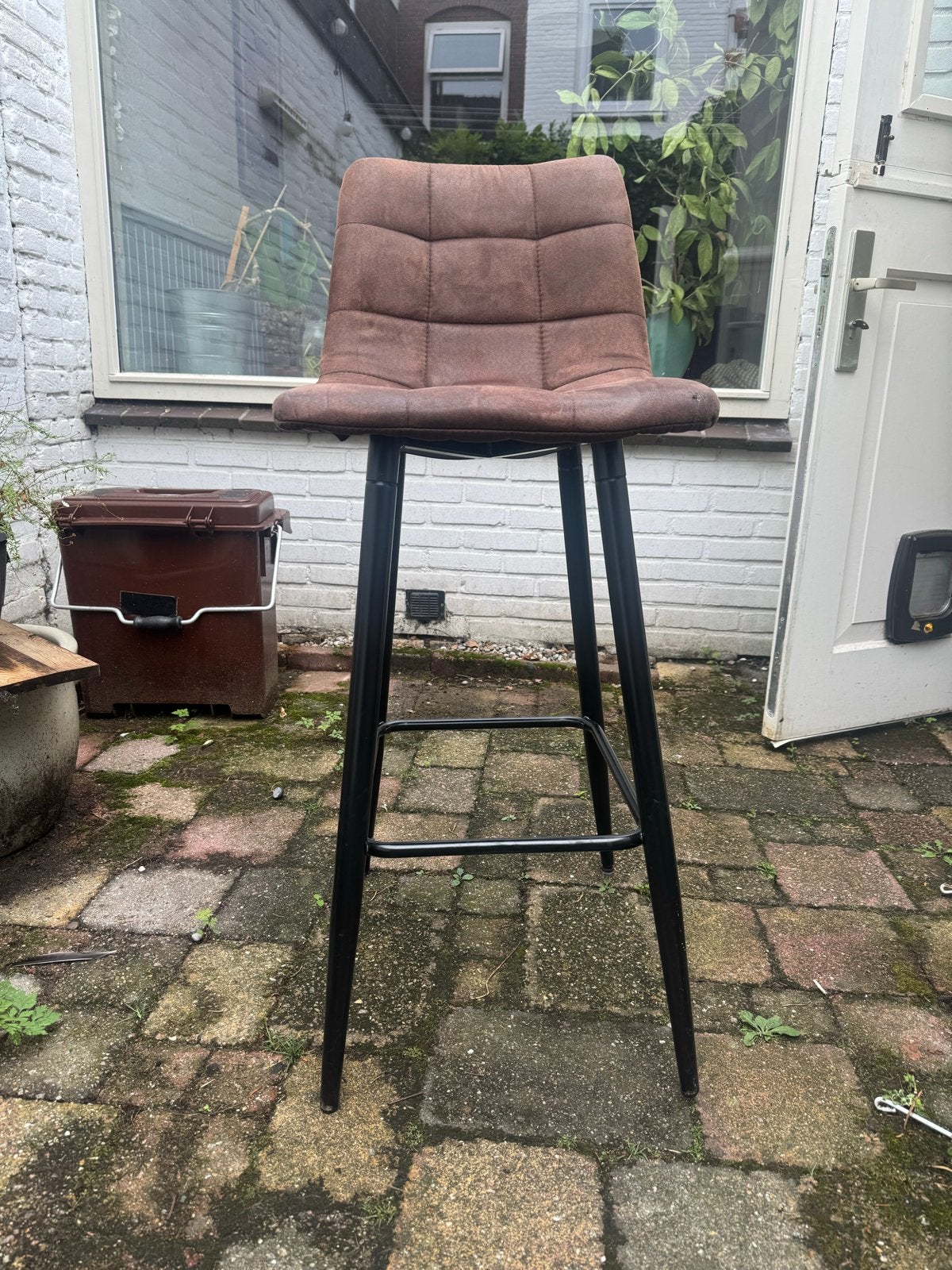2 Hoge barkrukken met rugleuning, zithoogte 75 cm, Gebruikt, 60 tot 90 cm, Ophalen of Verzenden, 1 kruk