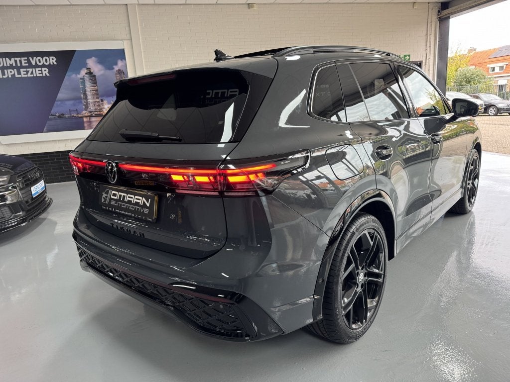 Volkswagen Tiguan 1.5 eTSI R-Line PANO HUD 360 LANE, Automaat, Dealer onderhouden, 4 cilinders, 1616 kg