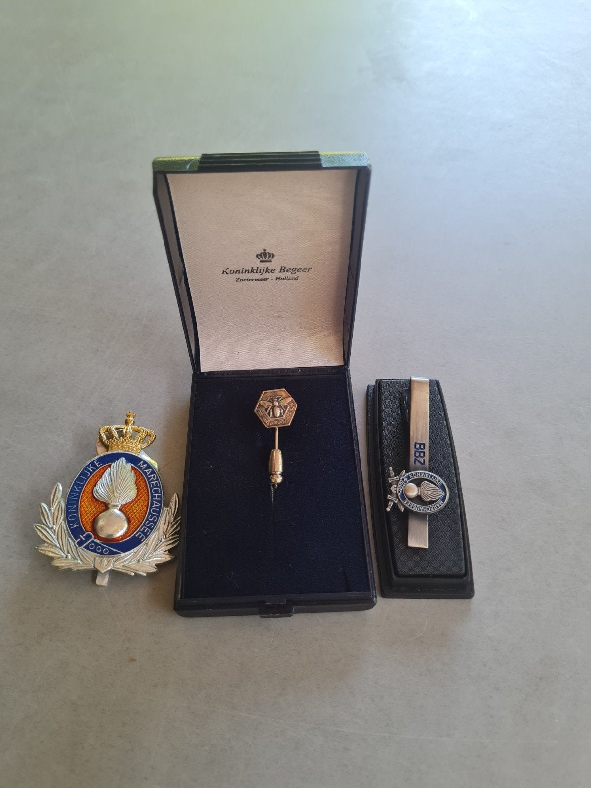 Koninklijke Marechaussee emblemen en speld, Ophalen of Verzenden, Gebruikt