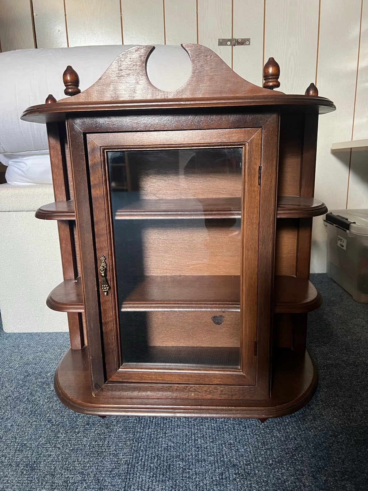 Vintage houten wandkastje met glazen deur, Antiek en Kunst, Antiek | Meubels | Kasten, Ophalen of Verzenden