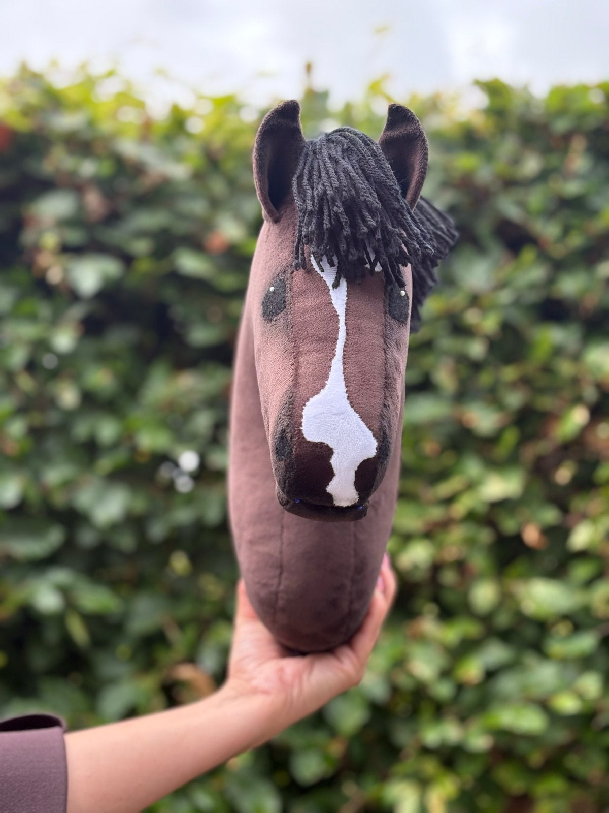 Handgemaakt Hobbyhorse - Bruin met Witte Bles - Super Zacht, Ophalen of Verzenden, Nieuw, Jongen of Meisje
