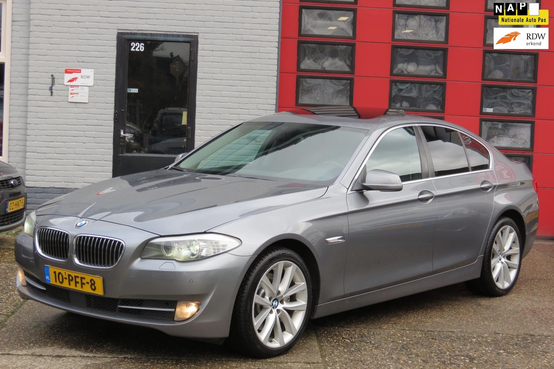 BMW 5-serie 528i High Executive , Leder , Schuifdak., Auto's, Euro 5, Achterwielaandrijving, Gebruikt, 2000 kg