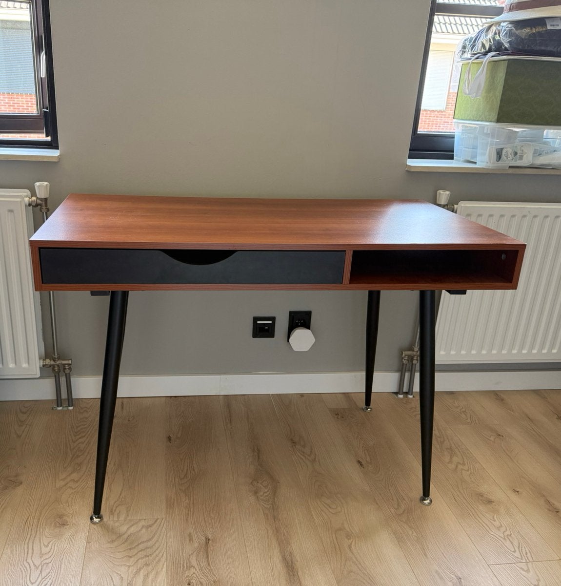 Bureau, Huis en Inrichting, Tafels | Sidetables, Ophalen, 100 tot 150 cm, Zo goed als nieuw, Rechthoekig