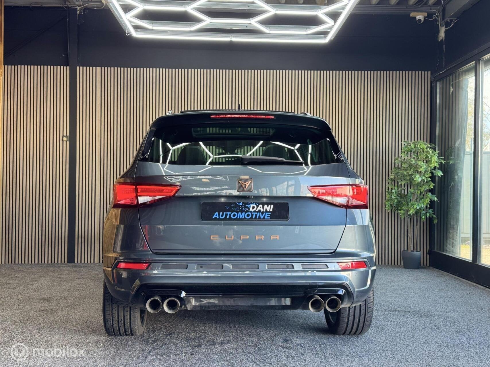CUPRA Ateca 2.0 TSI 4DRIVE|Pano|Beats|Akra| Cam 360|Brembo, Auto's, Automaat, Gebruikt, Zwart, 4 cilinders