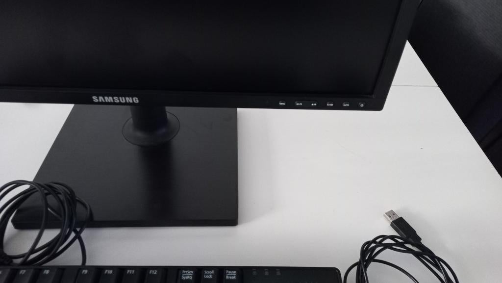 Samsung Werkplek: Monitor, Toetsenbord & Muis, Gebruikt, Kantelbaar, Full HD, Ophalen of Verzenden