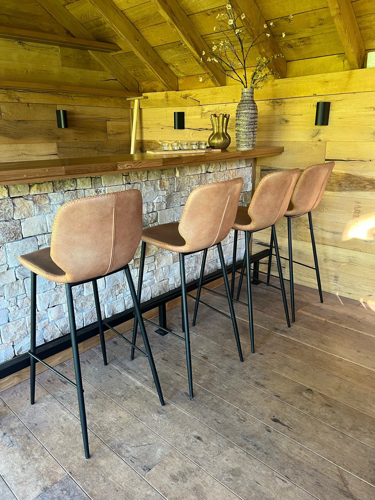 4x Industriële barkruk Seashell 75cm cognac, Huis en Inrichting, Barkrukken, Ophalen, Kunststof, Gebruikt, Met voetsteun