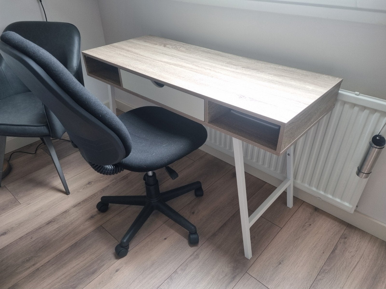 Bureau met bureaustoel - Zo goed als nieuw, Huis en Inrichting, Bureaus, Ophalen, Met lades, Spaanplaat of MDF, Bruin