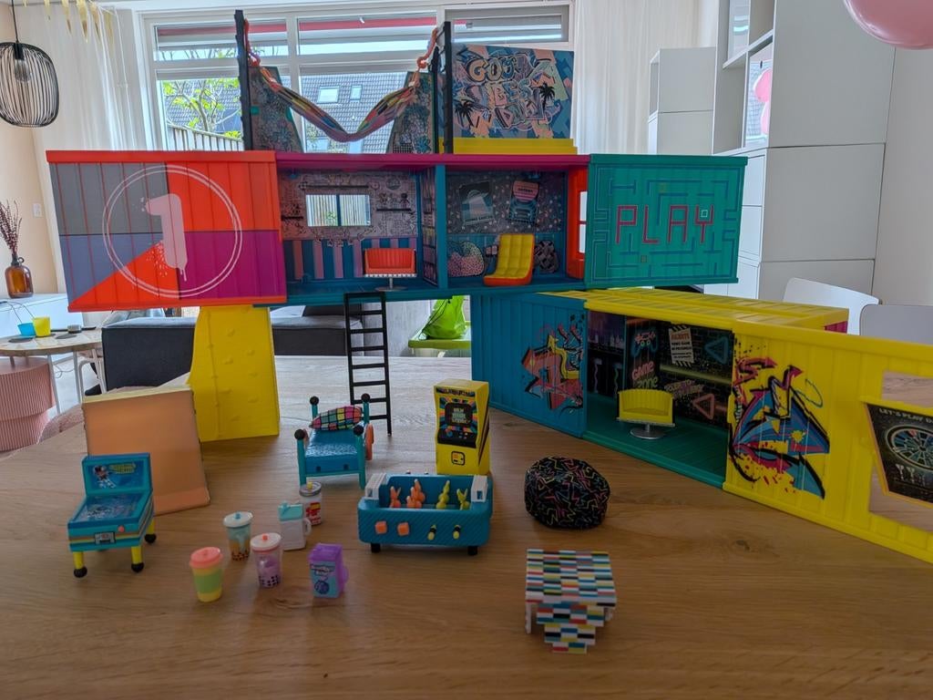 L.o.l. clubhuis / clubhouse, Kinderen en Baby's, Speelgoed | Poppenhuizen, Ophalen, Zo goed als nieuw, Poppenhuis