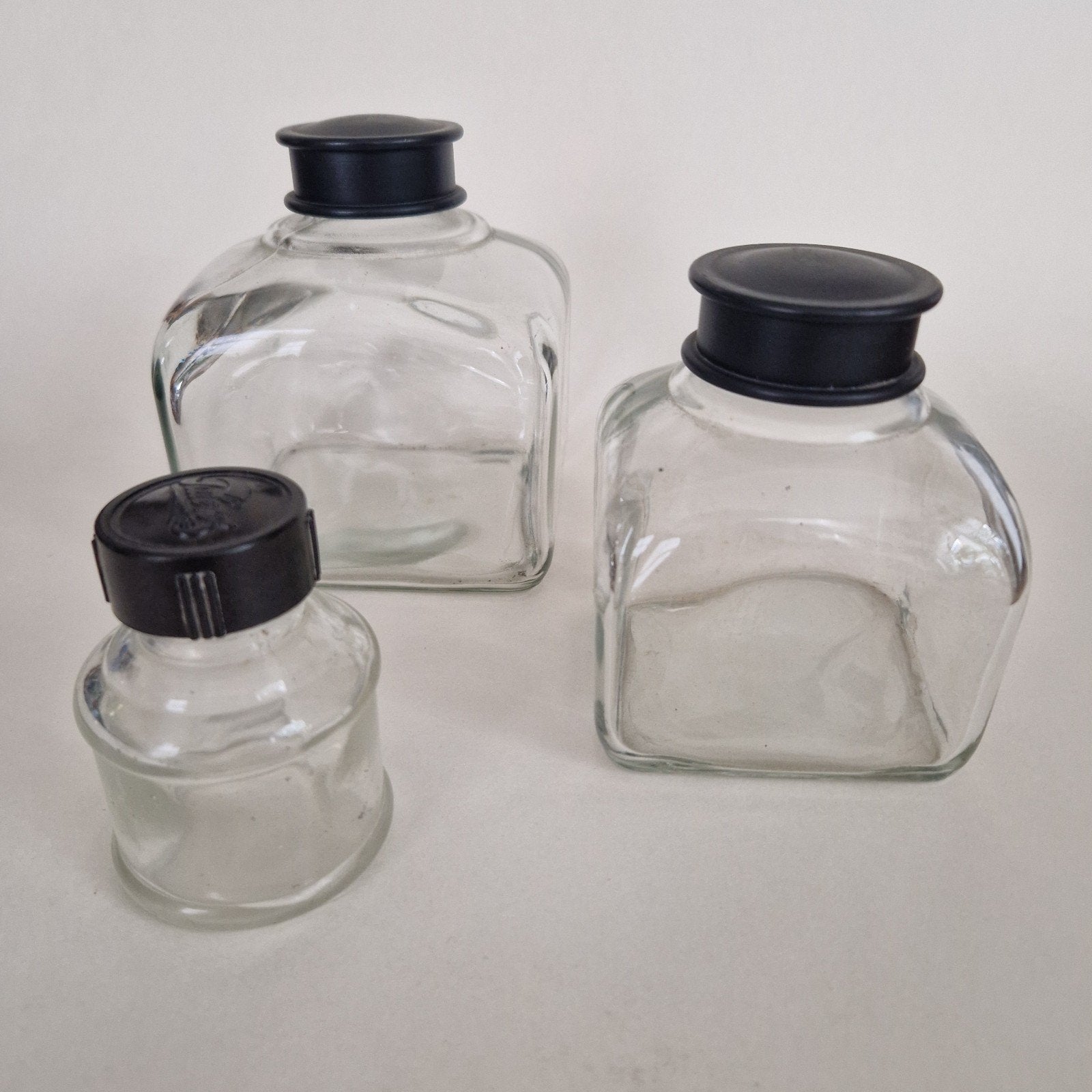 3 Vintage inktpotten met zwarte doppen, Ophalen of Verzenden