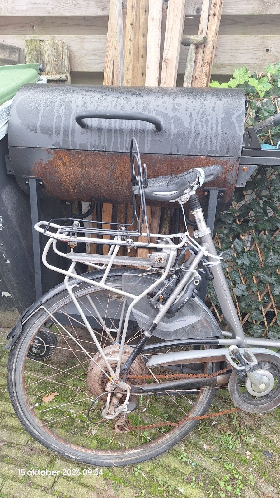 ophalen oud ijzer grote barbecue en fiets, Ophalen