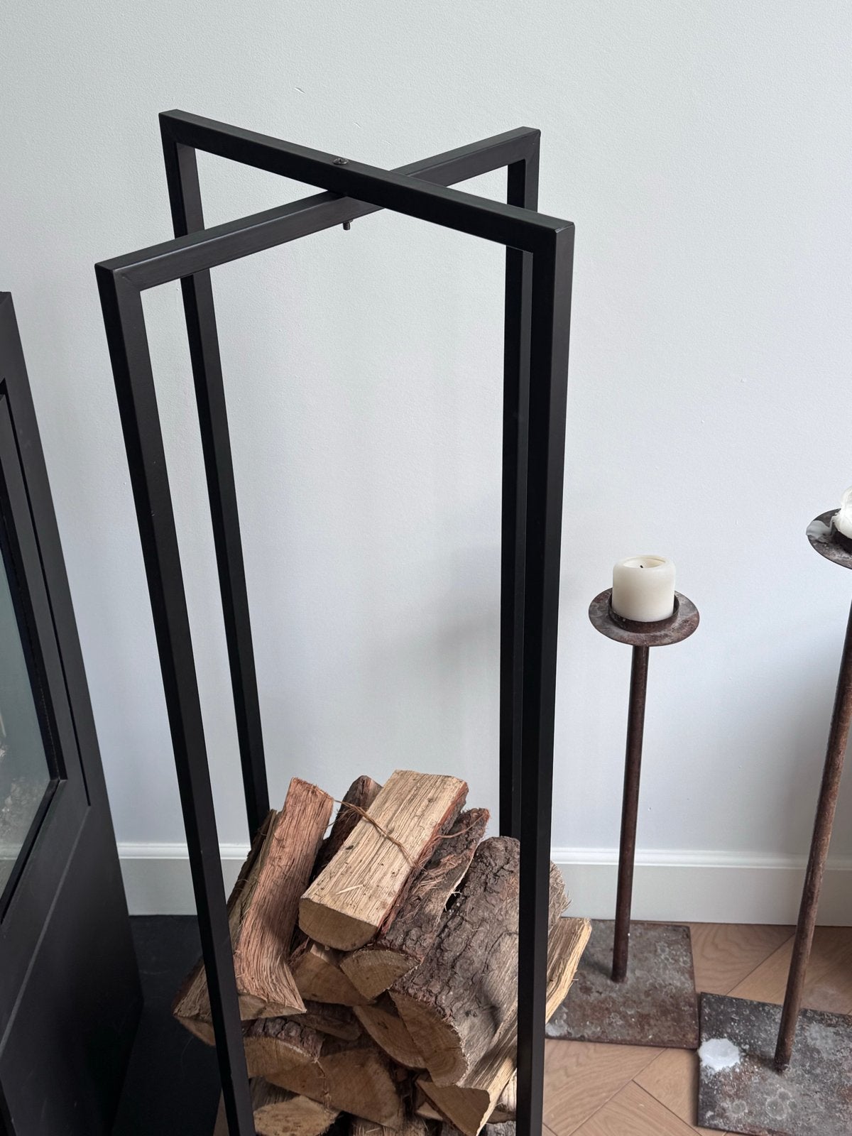 Zwart stalen rek voor haardhout - 150 cm hoog, Ophalen, Zo goed als nieuw