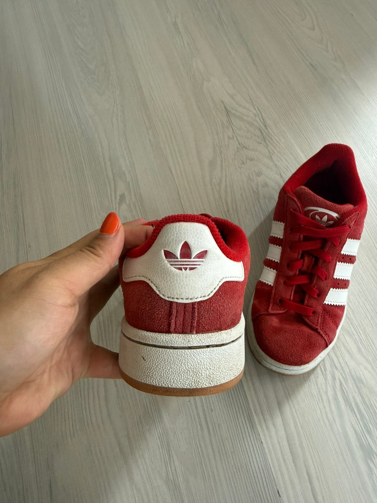 Een zakje sneakers en slippers, Ophalen of Verzenden, Zo goed als nieuw, Wit, Sneakers of Gympen