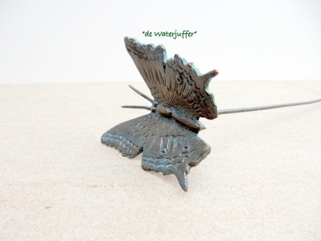 091* Bronzen vlinder op pin (Boven €75 geen verzendkosten), Tuin en Terras, Tuinbeelden, Ophalen of Verzenden, Nieuw, Overige materialen