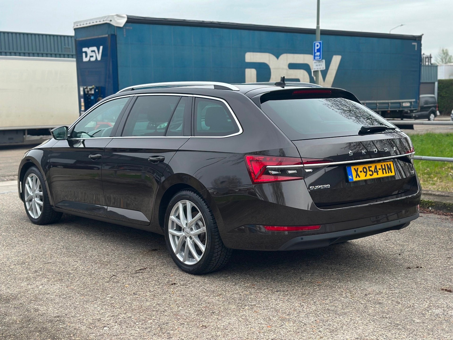 Skoda Superb Combi 1.4 TSI iV Business Edition Plus!Pano!Cam, Auto's, Skoda, Gebruikt, Euro 6, Bruin, Plug-in hybride