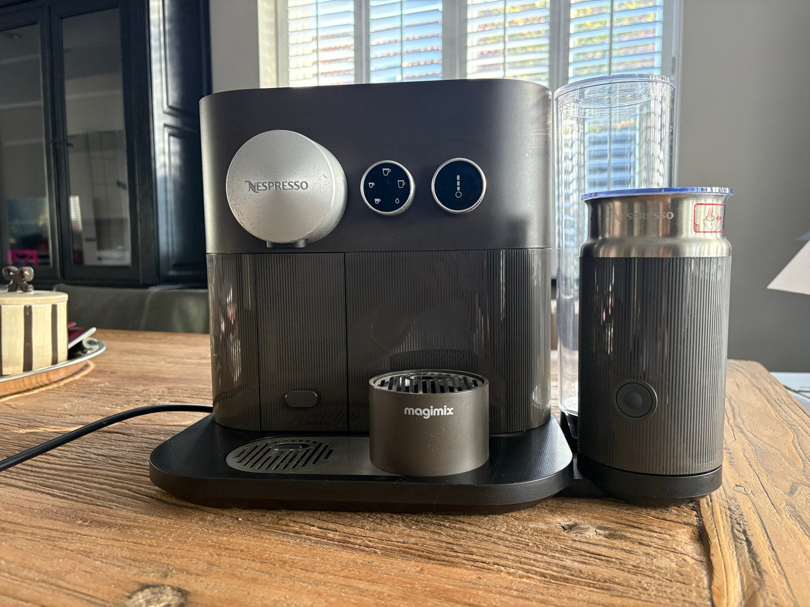 Nespresso Vertuo Next met Aeroccino 3 melkopschuimer, cupjes, Ophalen, Koffiemachine, Zo goed als nieuw, 2 tot 4 kopjes