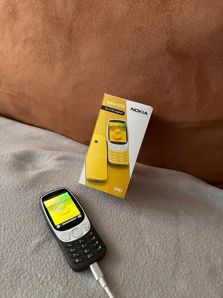 Nieuw in doos Nokia 3210, Telecommunicatie, Ophalen, Zwart, Fysiek toetsenbord, Klassiek of Candybar