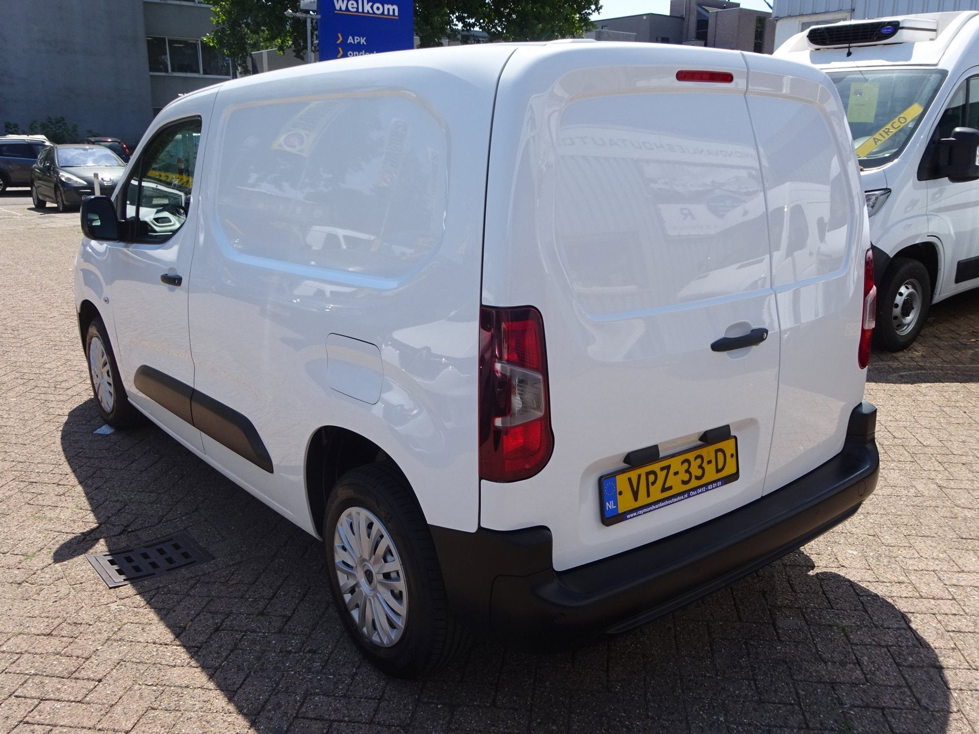 Peugeot Partner 1.2 PureTech Pro BENZINE AIRCO NAVI CRUISE C, Voorwielaandrijving, Dealer onderhouden, Gebruikt, 1199 cc