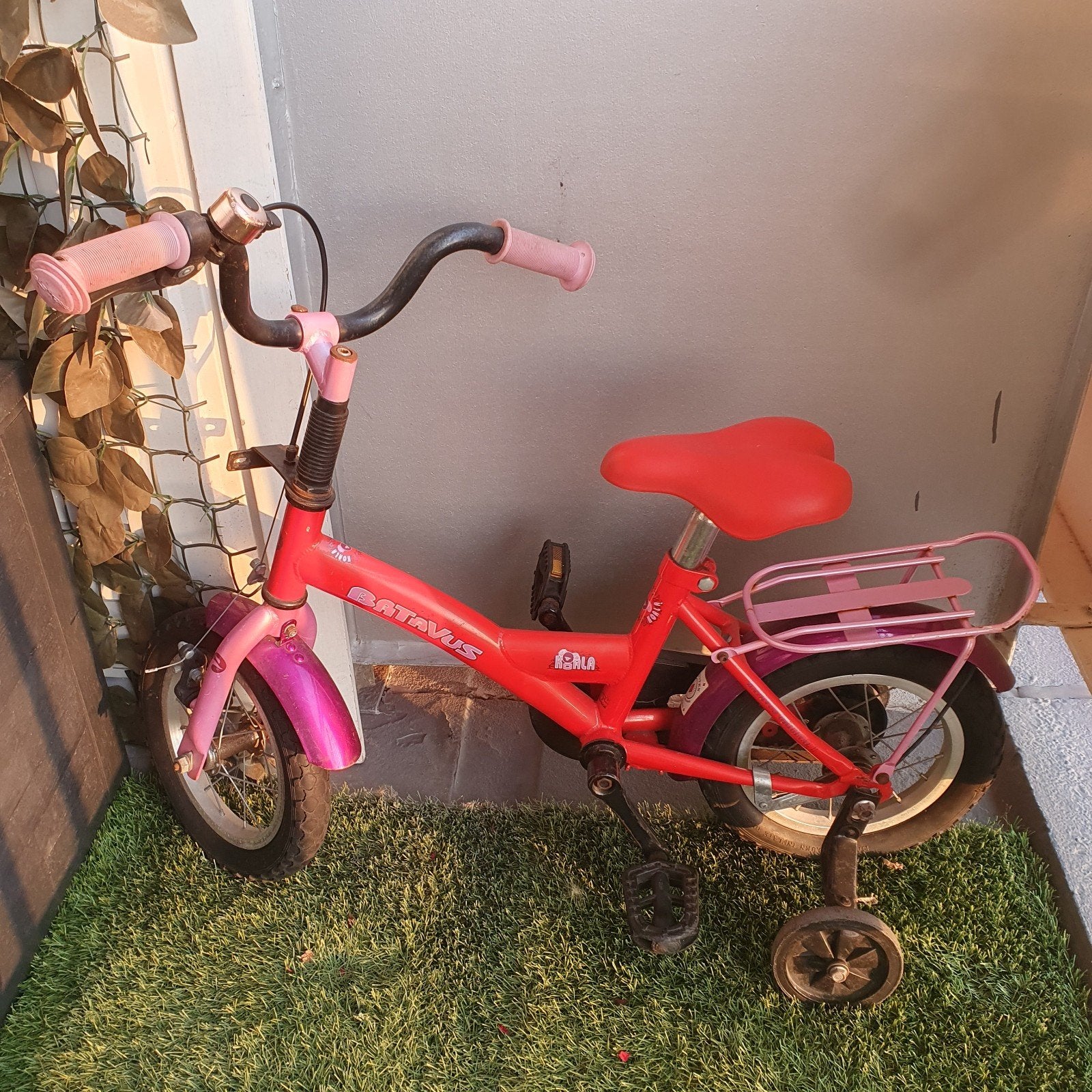 gratis: kinderfiets 10 of 12 inch met zijwieltjes, Ophalen, Zijwieltjes, Gebruikt, Velgrem