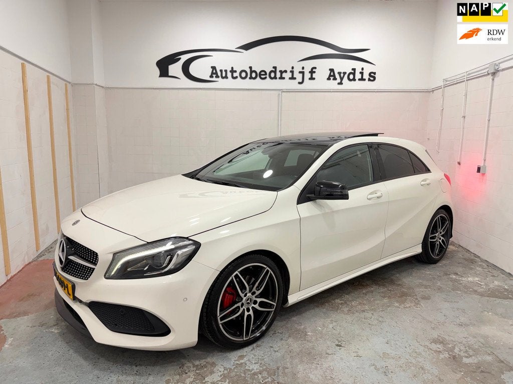 Mercedes-Benz A-klasse 180 AMG Aut Pano Nap 2017 Facelift, Auto's, Mercedes-Benz, Gebruikt, 4 cilinders, Lichtsensor, 695 kg