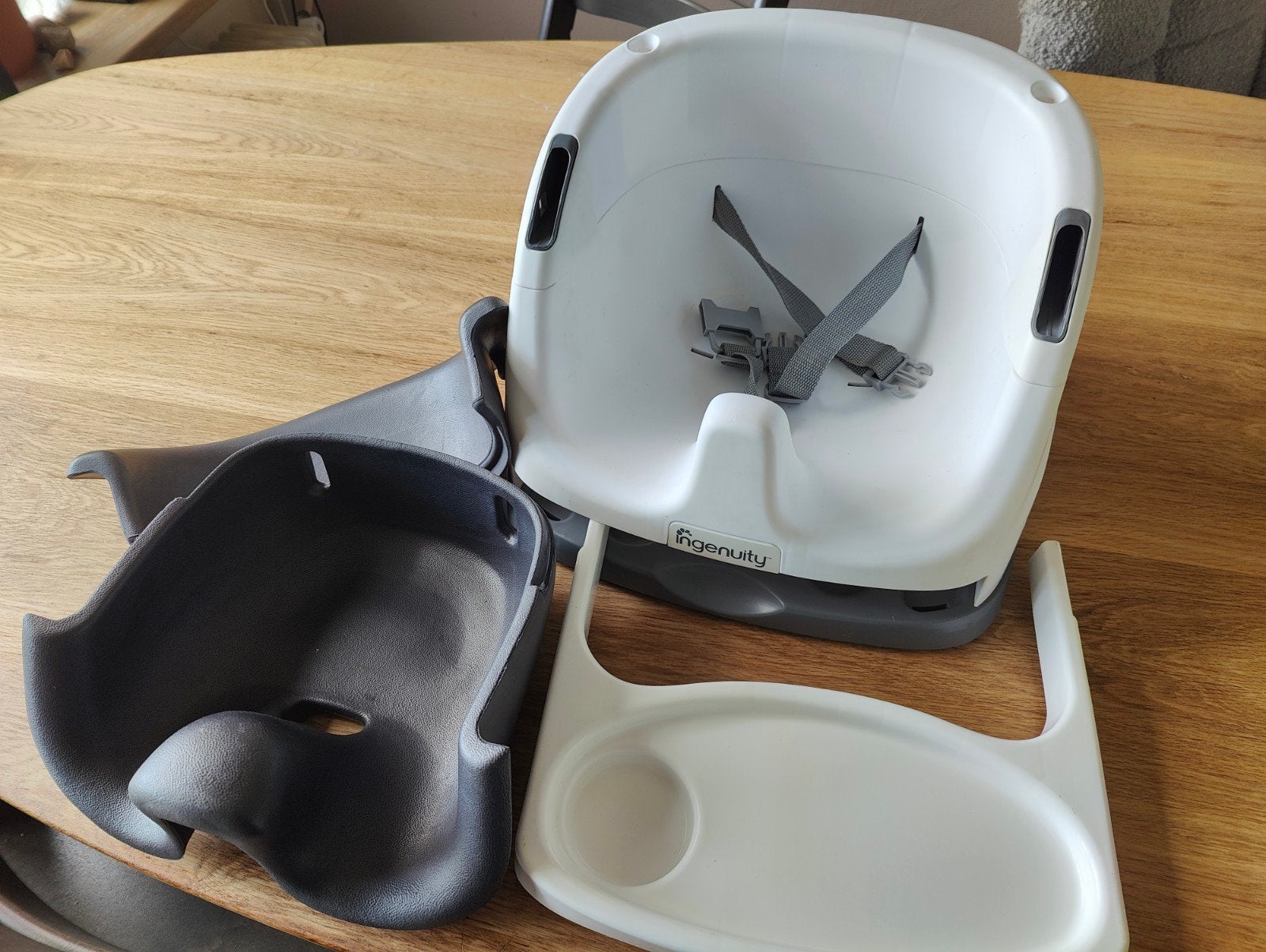 Ingenuity Baby Base 2-in-1 Stoelverhoger met Eetblad, Ophalen, Gebruikt, Overige typen, Gordel(s)