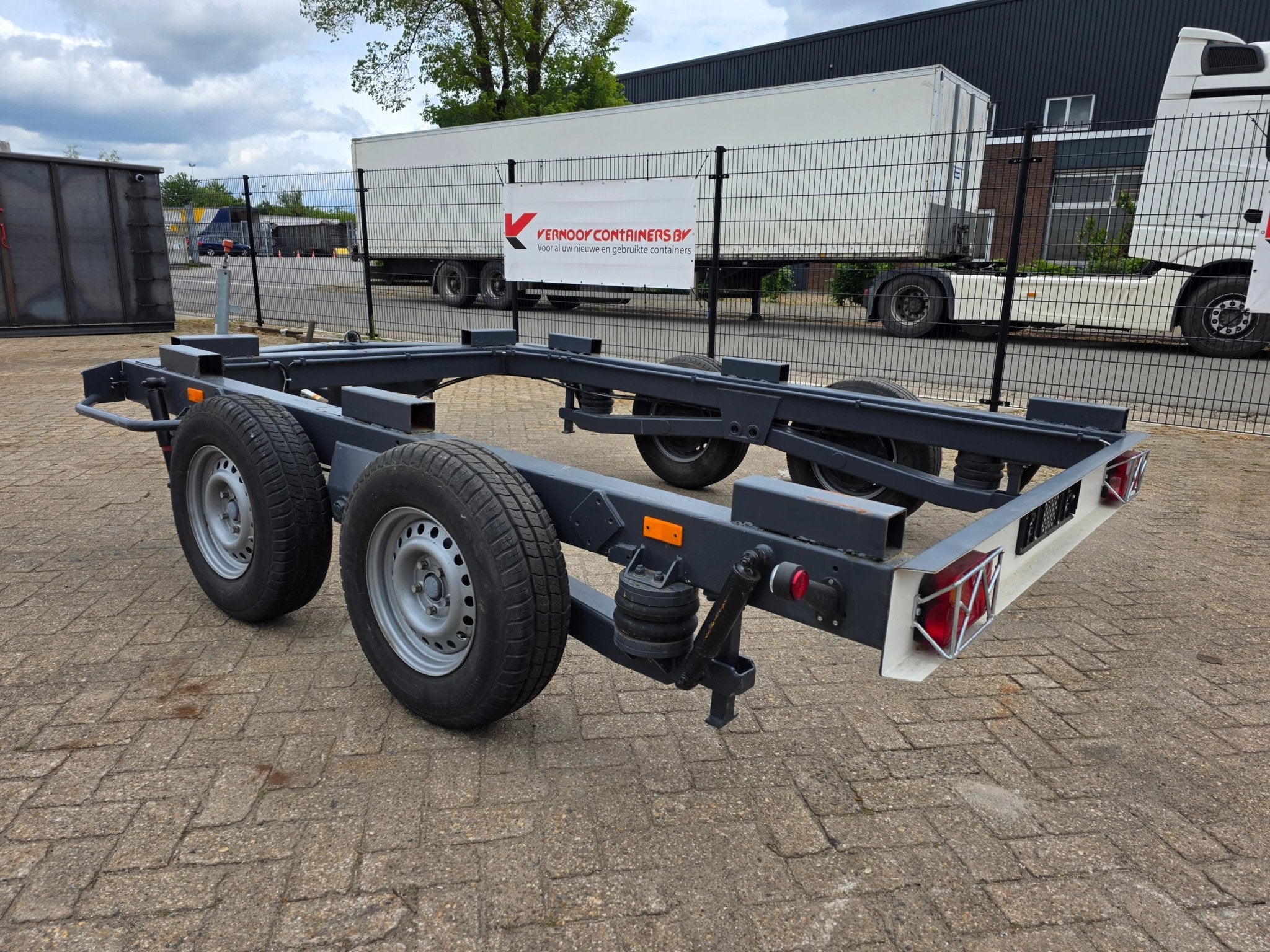 VERNOOY Chassis aanhanger, Dennis, Zo goed als nieuw, Dennis@vernooy.nl, Kellensedwarsweg 9
4004 JC  Tiel, NL