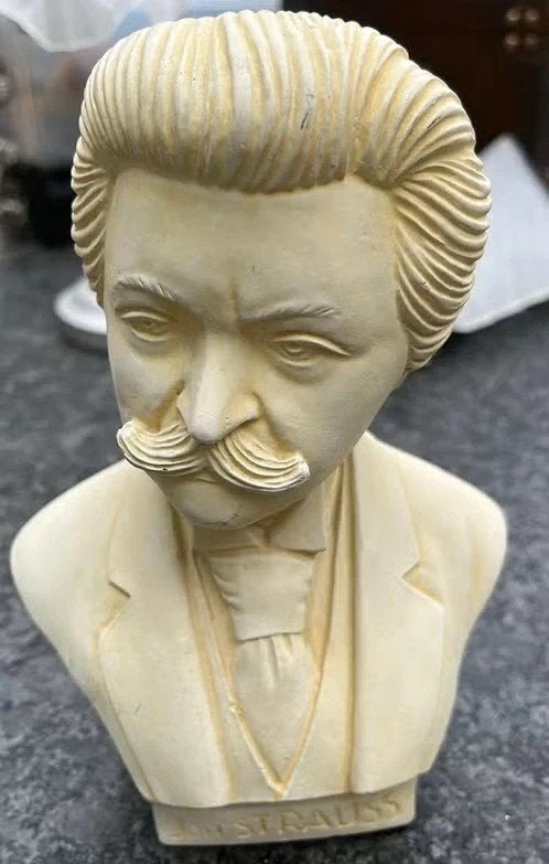 bustebeeld STRAUSS 15cm, Antiek en Kunst, Ophalen of Verzenden, Buste
