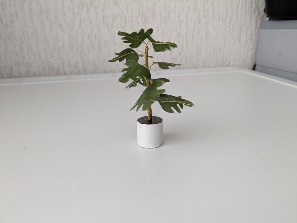 Hoge groene plant in witte pot.🏠, Ophalen of Verzenden, Poppenhuis